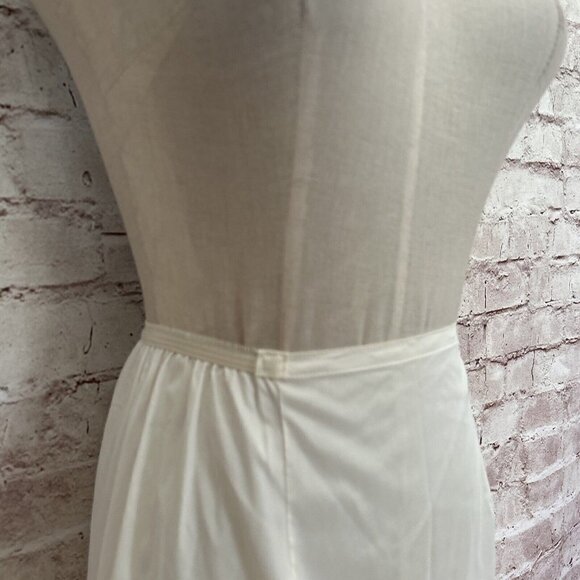Vintage Vassarette Womens Ivory 100% Antron Nylon Midi Slip Size Small  36" Long - Picture 3 of 5